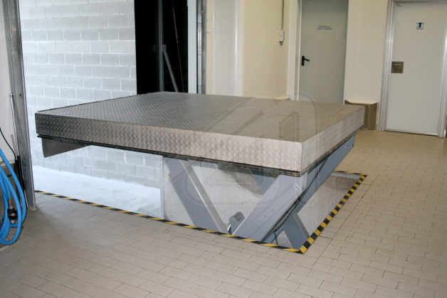lifting table for loading dock